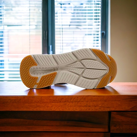 SKECHERS MAX CUSHIONING PINNACLE BOOTS IN CHESTNUT TAN BROWN - SIZE 6 - Picture 5 of 11